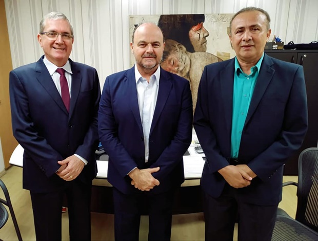 Vereador pleiteia recursos para revitalizar Fonte Luminosa da Praça da Bandeira