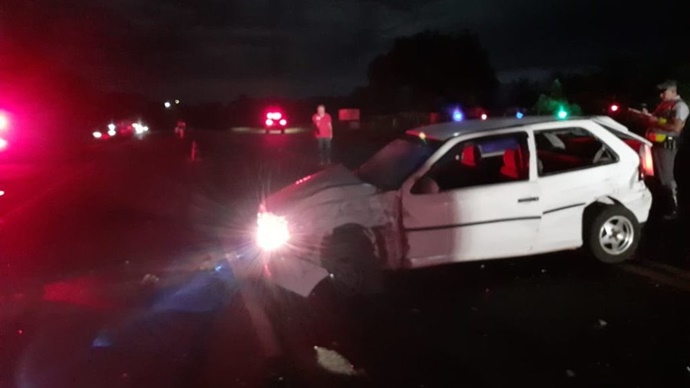 Motorista embriagado causa acidente ao bater em van de pacientes em Iacri
