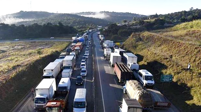 Na foto, greve dos caminhoneiros realizada no ano passado