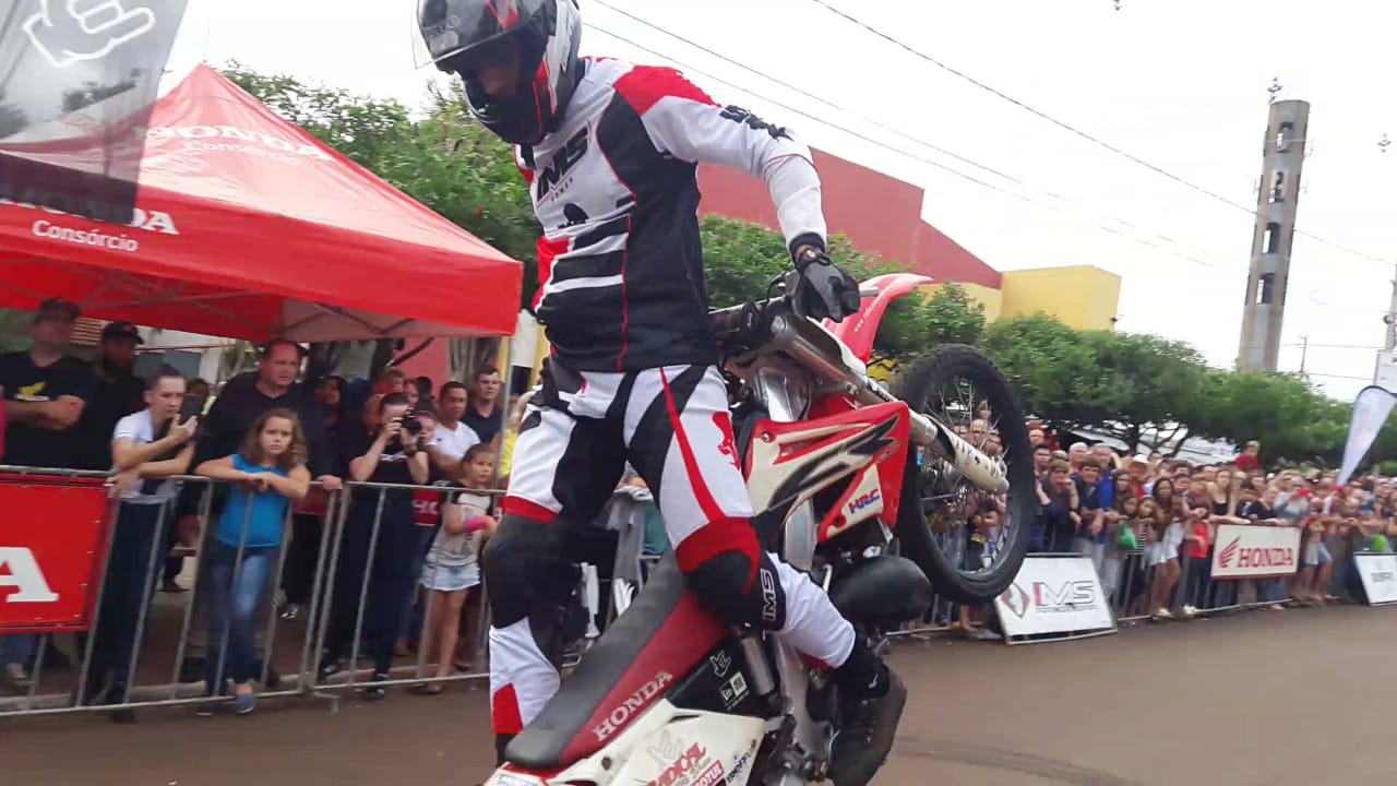 Equipe Radical Moto Show se apresenta neste domingo em Tupã