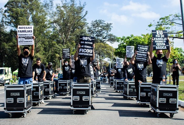 Profissionais da área técnica de eventos, shows, teatro e cinema promovem manifestação Passeata com Cases em São Paulo neste domingo (2)
