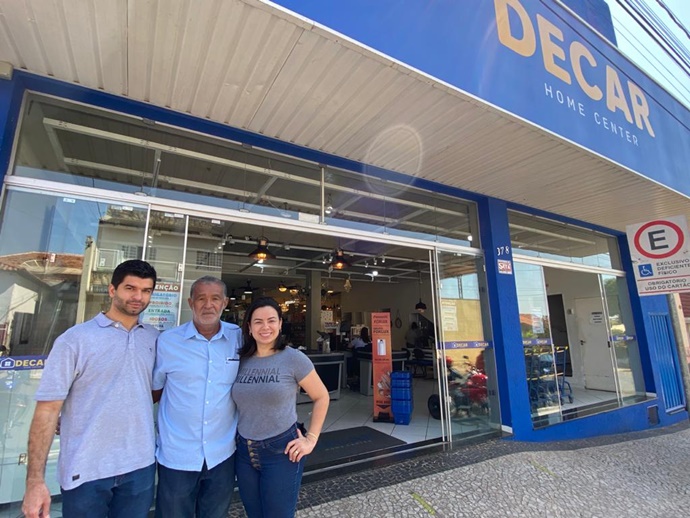 Proprietários da DECAR comemoram 25 anos de tradição em Tupã.