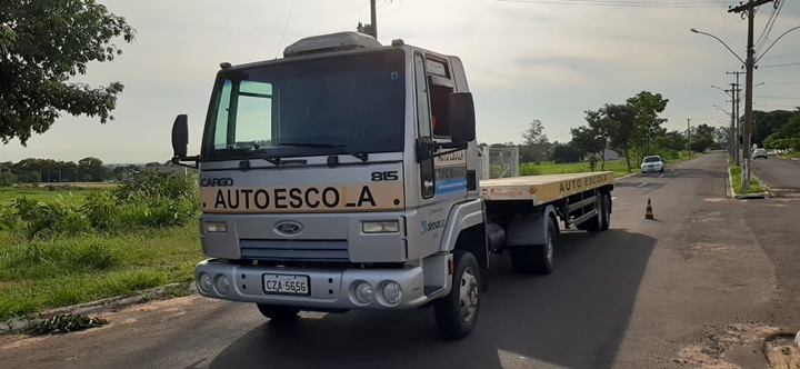 A Autoescola Brasil é a única a oferecer habilitação para conduzir carreta (Categoria E).