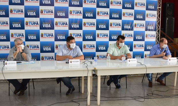 Autoridades realizaram uma coletiva para anunciar as medidas mais restritivas.