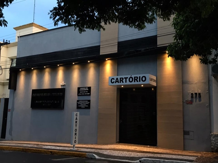 O Cartório fica localizado na Praça da Bandeira, nº 275, ao lado da agência dos Correios.