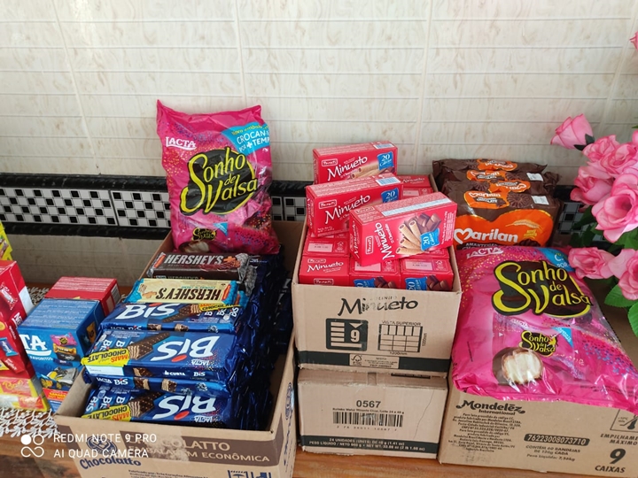 Projeto Força do bem já preparou mais de 200 cestas com chocolates para as crianças atendidas.