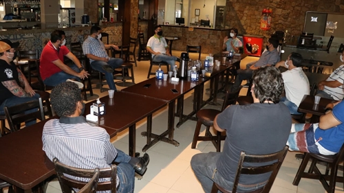 Em meio a pior crise do setor, empresários de bares e restaurante se unem para fazer o bem