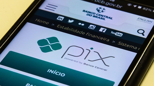 Beneficiário poderá usar PIX para movimentar dinheiro do auxílio emergencial, diz BC