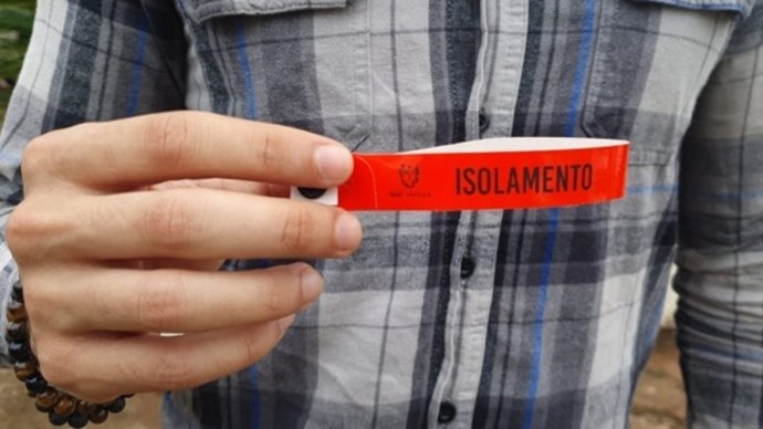 Pulseiras que identificam pacientes suspeitos ou confirmados para Covid-19 passam a ser obrigatórias em Bastos (Foto: Monize Poiani/TV TEM).