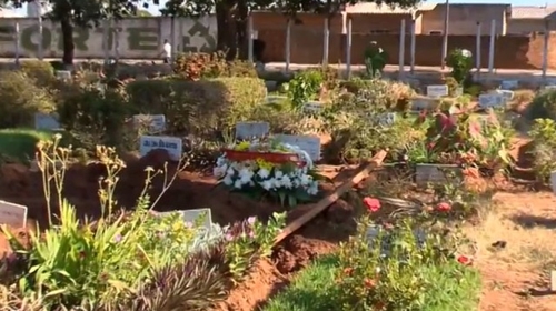 Corpo de vítima da Covid-19 é sepultado no lugar de outra pessoa em Presidente Epitácio — Foto: Reprodução/TV Fronteira