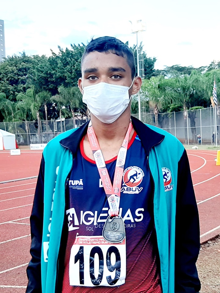 Gustavo Felipe foi campeão na prova dos 3.000 mts rasos, com o tempo de 9m04s