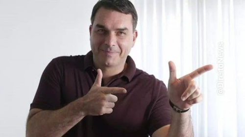 Flávio Bolsonaro propõe projeto de lei que libera porte de arma para advogados