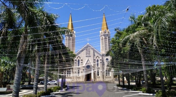 Principais ruas de Tupã e Praça da Bandeira começam a receber decoração natalina/Foto: TupãCity