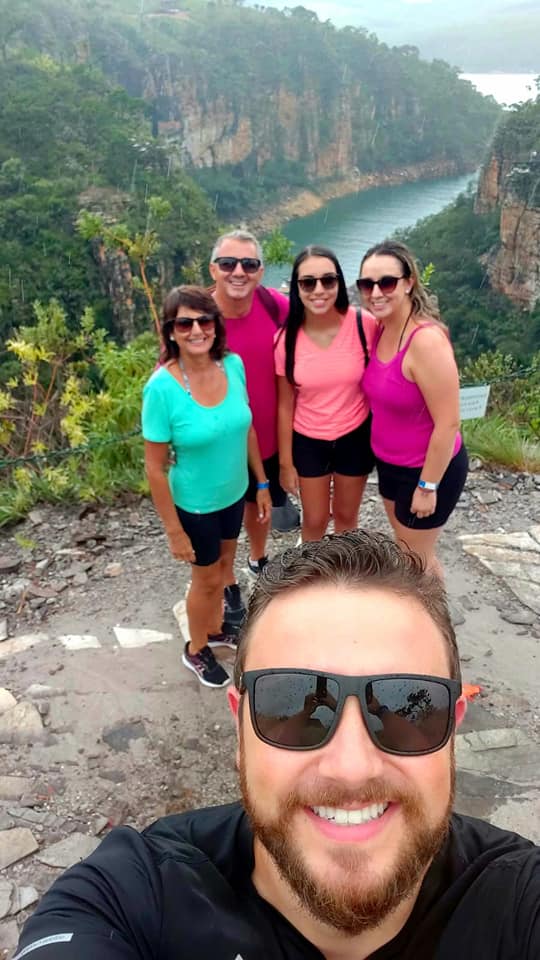 REDE SOCIAL - página de Marisa Barro Gomes tem fotos da família no passeio em Capitólio
