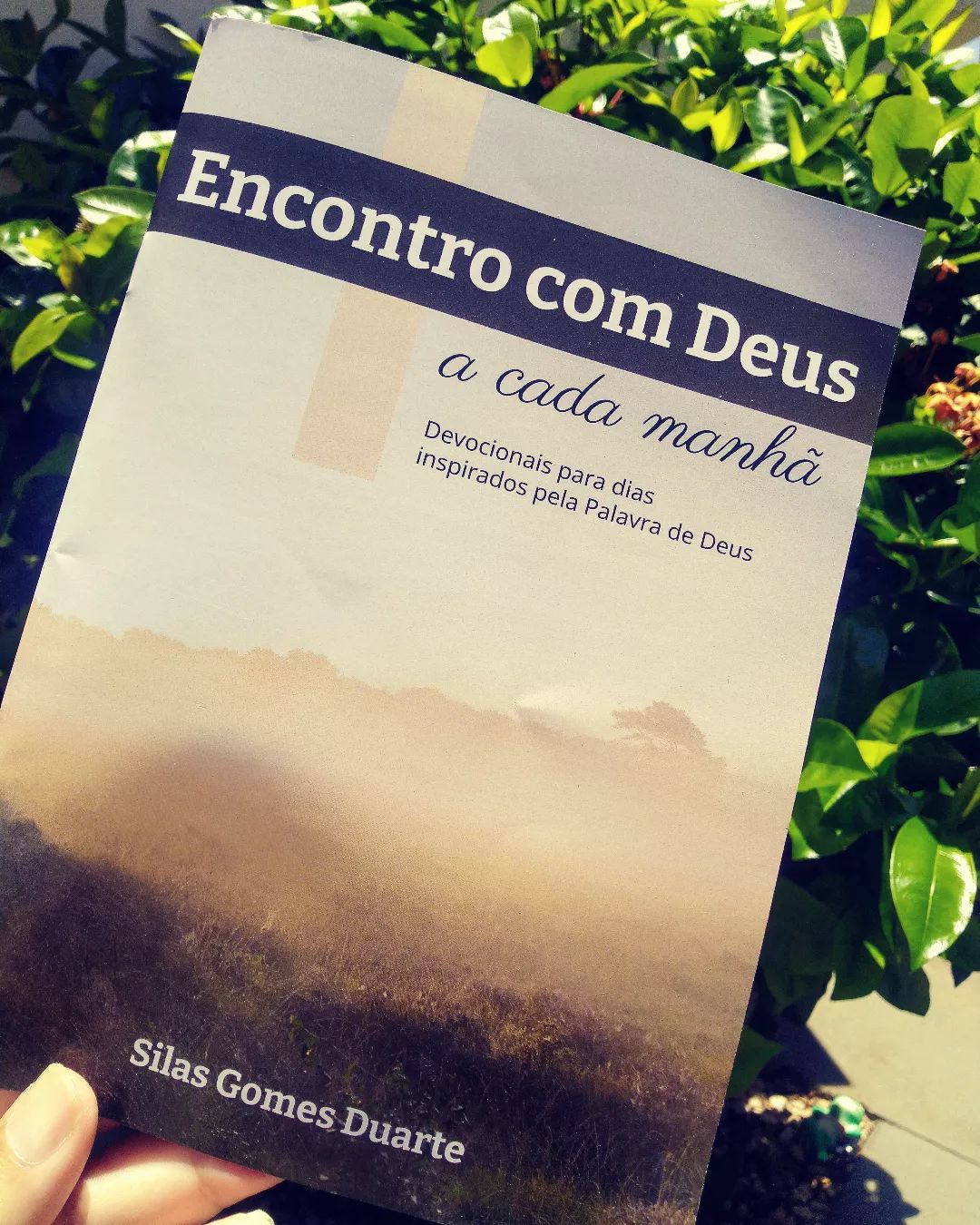 Silas Gomes Duarte, morador de Tupã, lança livro devocional:  Encontro com Deus a cada manhã 