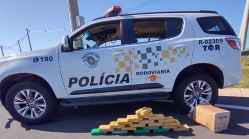 Divulgação - Tabletes de cocaína apreendidos durante abordagem a ônibus em Garça