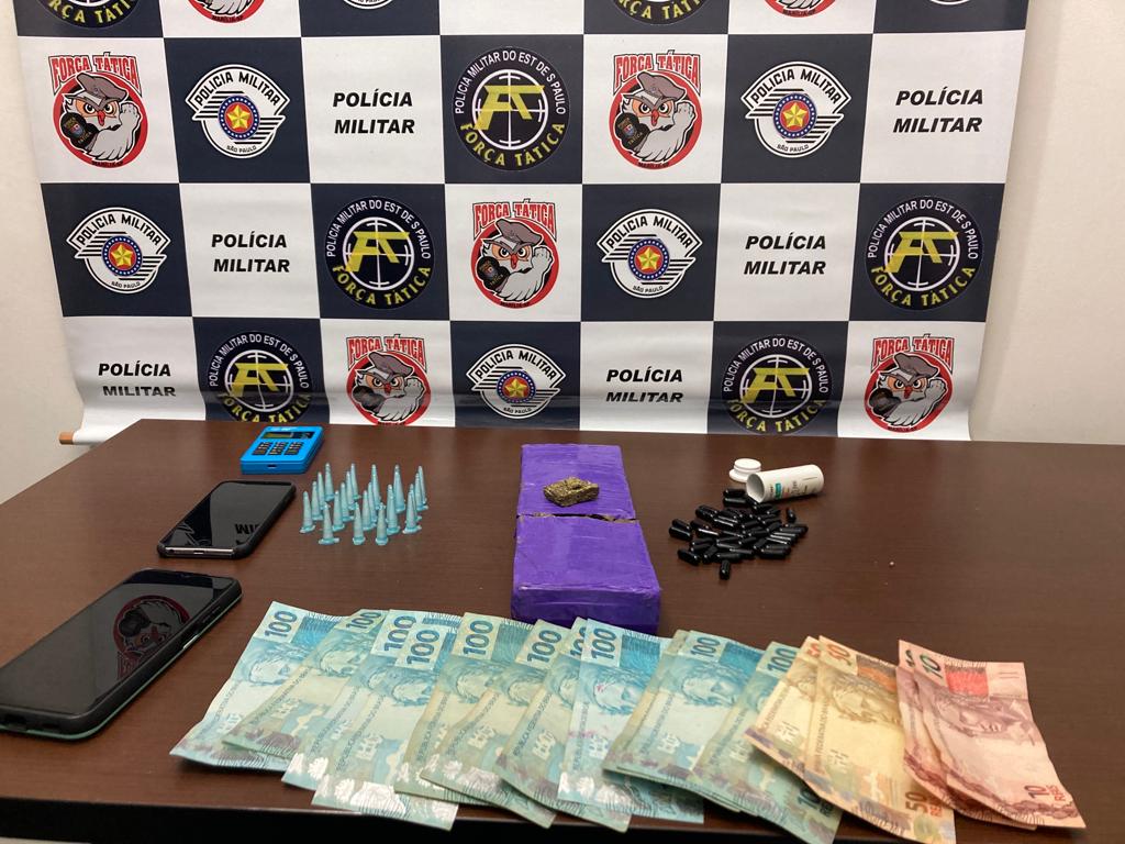 Jovens são presos com dinheiro, maconha e cocaína em Tupã - Foto/Polícia Militar