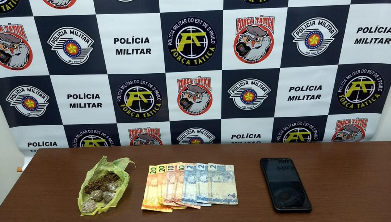 Jovem de 16 anos foi detido por tráfico de drogas em Tupã - Foto: Polícia.