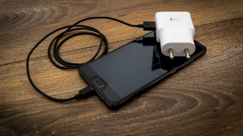 Anatel faz consulta pública para padronizar carregadores de celular - Foto: Pixabay
