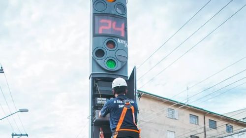Imagem meramente ilustrativa de uma lombada eletrônica