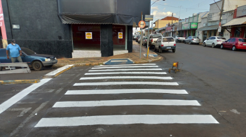 Prefeitura de Tupã começa revitalizar faixas de pedestres na avenida Tamoios - Foto: Prefeitura de Tupã
