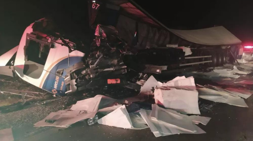 Acidente de trânsito envolveu dois caminhões e matou uma pessoa em Dracena (SP) — Foto: Cedida