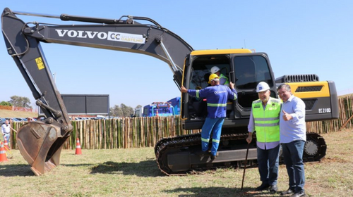 Máquinas já estão no local para iniciar obras (Foto: Mauro Abreu/Divulgação)