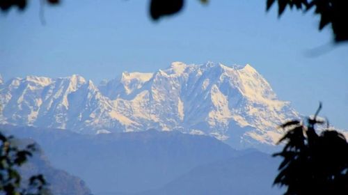Avalanche no Himalaia prendeu um grupo de instrutores e aprendizes de escalada — Foto: Ananda in the Himalayas/Divulgação