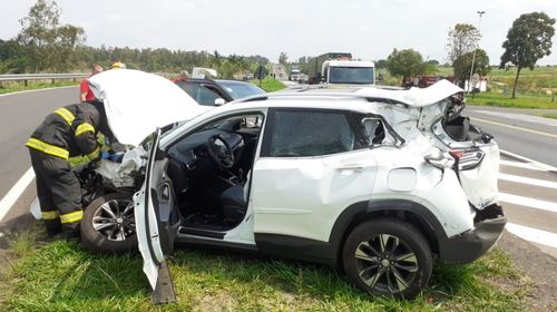 Acidente entre caminhão e carro é registrado nesta quinta (6) em Parapuã (Foto: Cedida)