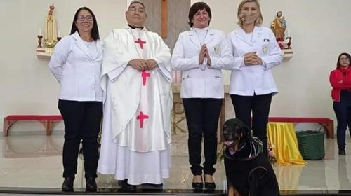 Bento e comunidade religiosa em igreja de Palmital — Foto: Arquivo pessoal