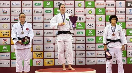 Alana Maldonado é ouro no Mundial de Baku — Foto: CBDV