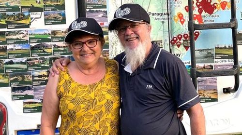 Casal que viaja pelo Brasil para conhecer campos de golpe visita Bastos Golf Club (Elaila Binhardi/ Cedida)