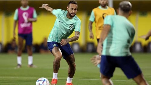 Neymar em treino antes de jogo contra Coreia do Sul — Foto: Pedro Nunes/Reuters