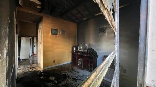 Incêndio atingiu residência em Adamantina (SP) — Foto: Portal Siga Mais