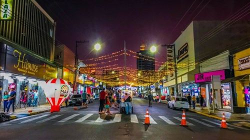 Comércio de Tupã à noite/Foto cedida por Lucas Souza