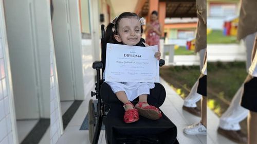 Helena recebeu o diploma de alfabetização durante a cerimônia de formatura — Foto: Caíque Rodrigues/g1 RR