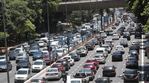 Trânsito intenso na Avenida 23 de Maio em São Paulo (SP) — Foto: Renato S. Cerqueira/Futura Press/Estadão Conteúdo