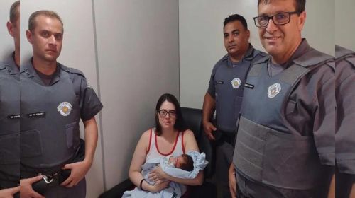 Policiais Militares salvam bebê de engasgamento em Nova Granada. — Foto: Polícia Militar/Divulgação.