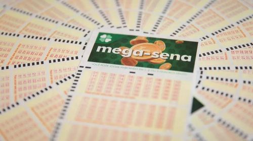 Aposta única da Mega-Sena custa R$ 4,50 e apostas podem ser feitas até as 19h — Foto: Marcelo Brandt/G1